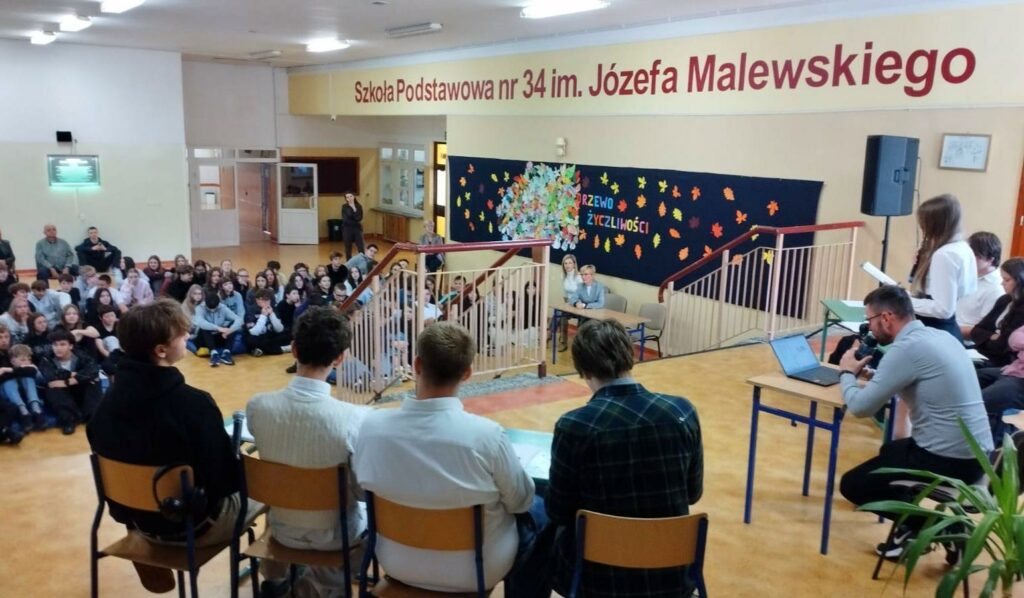🎓Debata oksfordzka w akcji – młodzi uczą młodszych sztuki dialogu!