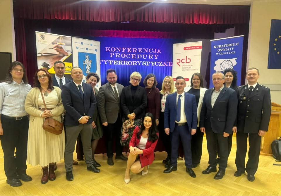 OD DEZINFORMACJI DO TERRORYZMU – SZKOŁA NA PIERWSZEJ LINII OBRONY