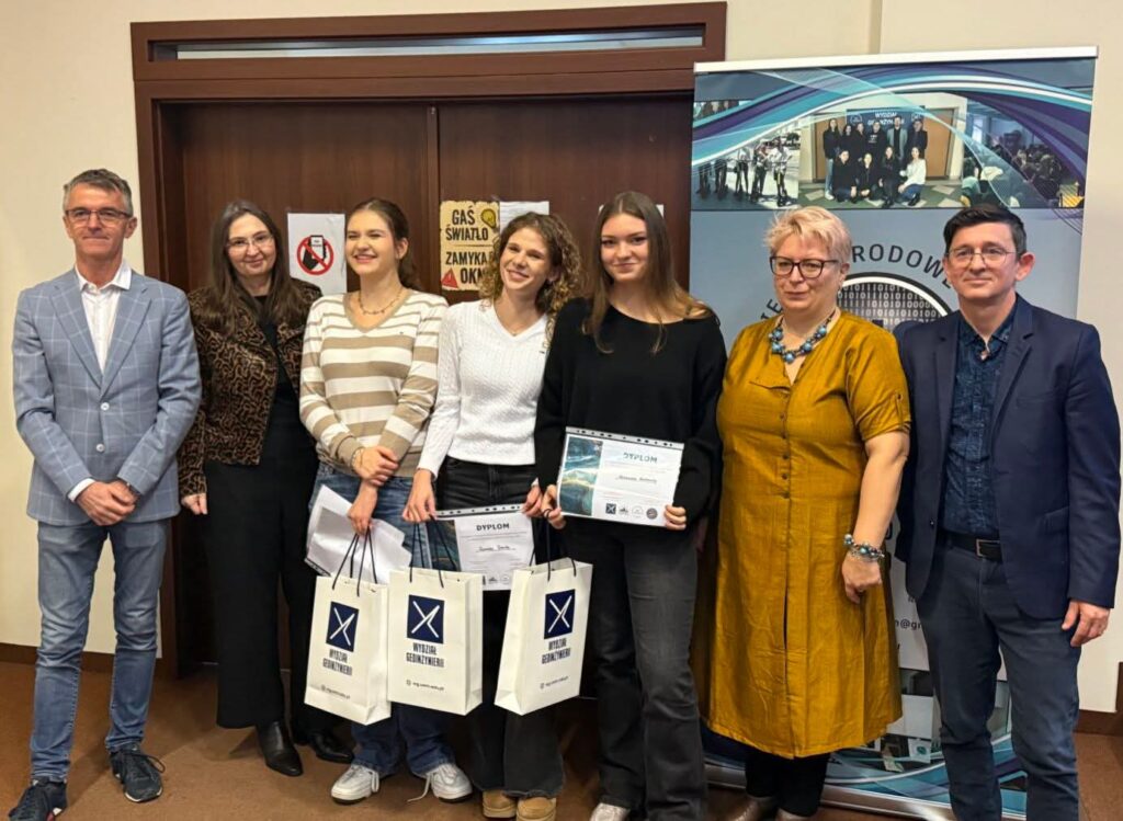 MAMY TO! NASZE UCZENNICE NA SZCZYCIE!