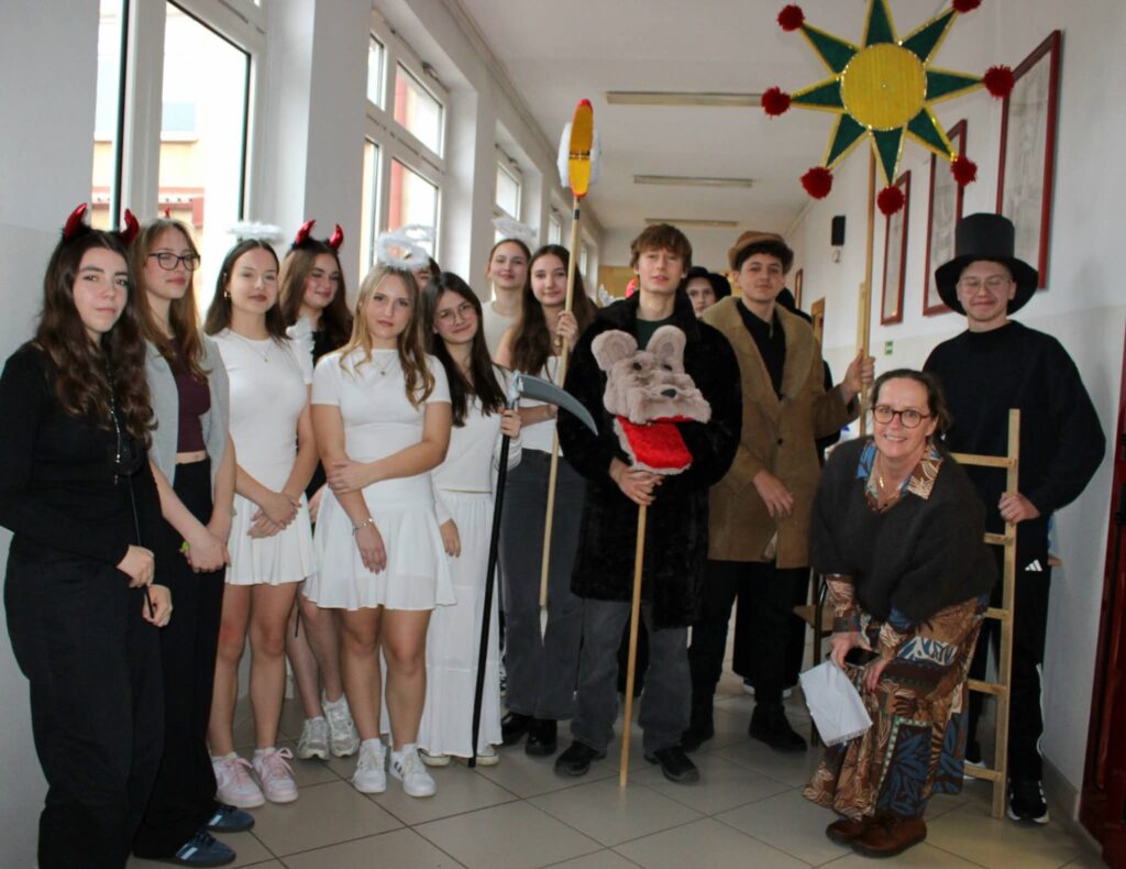 MIKOŁAJKI JĘZYKOWE 2025 – Europa łączy się w V LO!