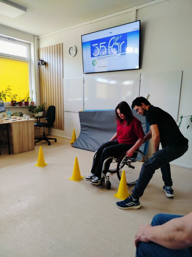 Kiedy świat wygląda inaczej – lekcja, której nie ma w podręczniku