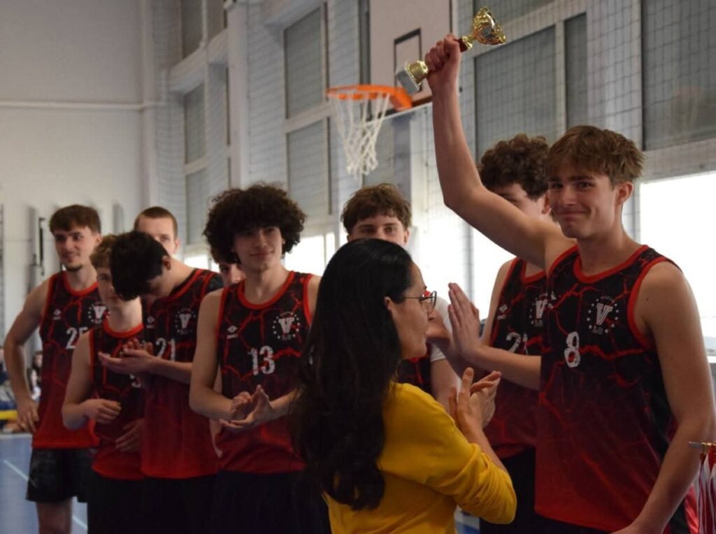 🏀 Koszykarski Turniej o Puchar Dyrektora V LO — emocje do ostatniej sekundy!