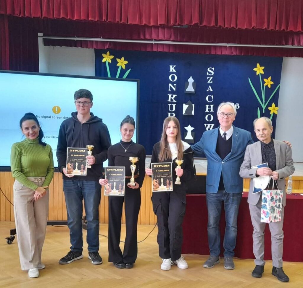 ♟️🏆 VII SZKOLNY TURNIEJ SZACHOWY O PUCHAR DYREKTORA — za nami kolejna świetna edycja!